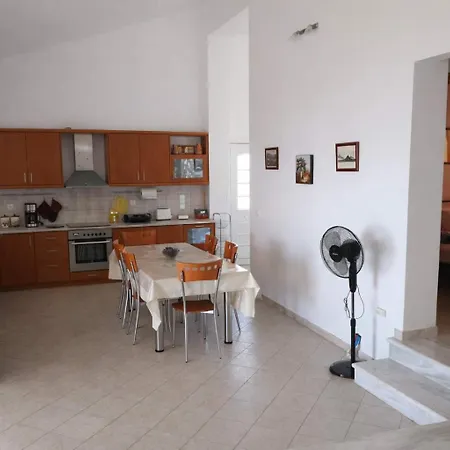 Ionian Balcony - Getaway With Sea View - בית נופש